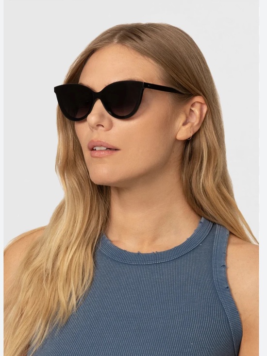 KREWE Accessories - KREWE Monroe Nylon sunglasses black with case and unopened cloth
